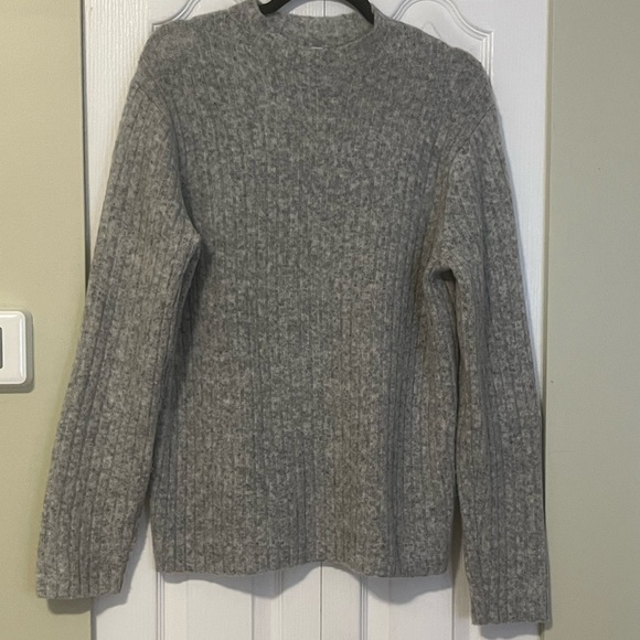 Uniqlo Gray Mock neck Sweater - Picture 1 of 9